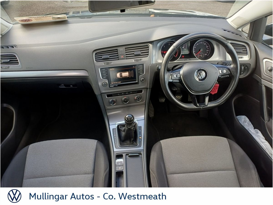 2015 Volkswagen Golf - image 2