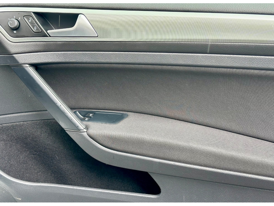 2019 Volkswagen Golf - image 11