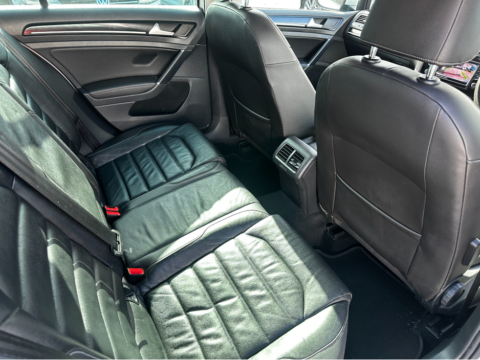 2017 Volkswagen Golf - image 9