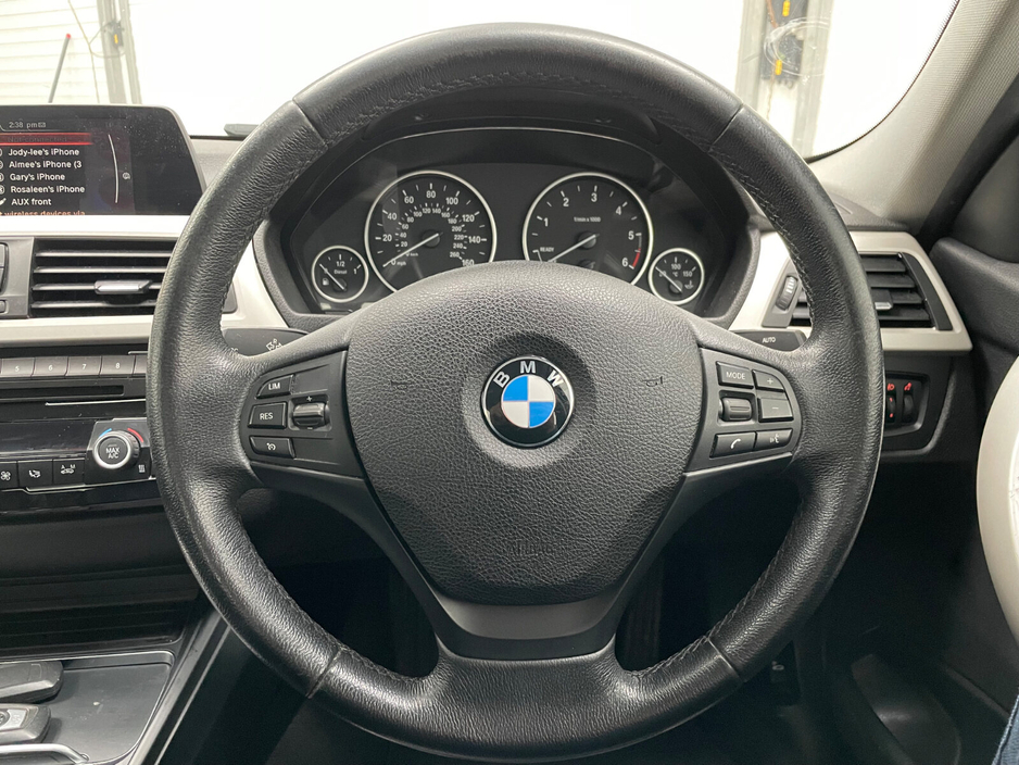 2017 BMW 3 Series - image 21