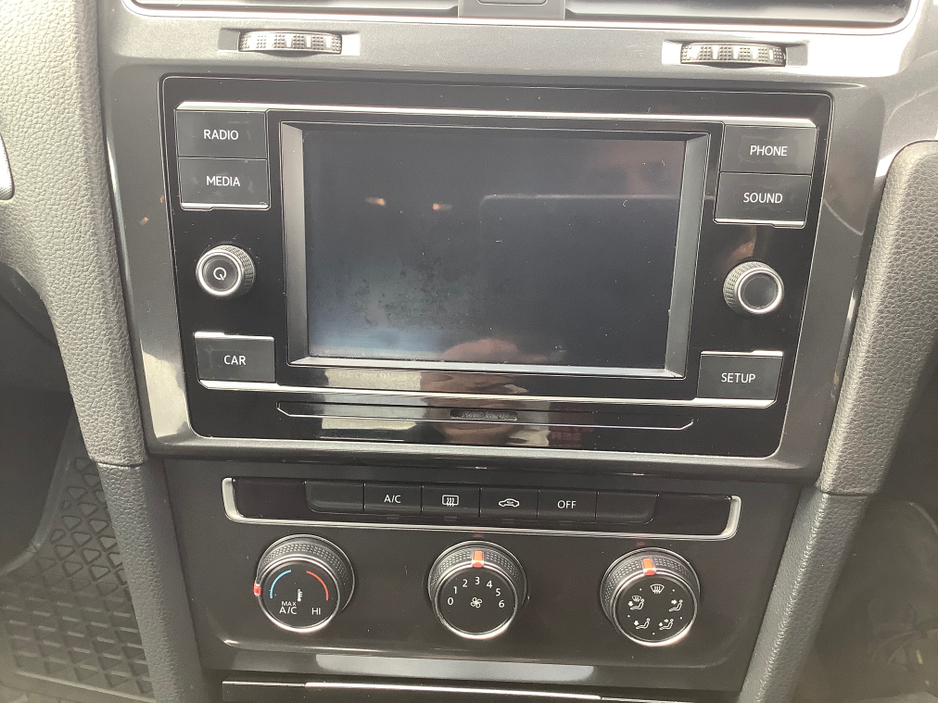 2017 Volkswagen Golf - image 3