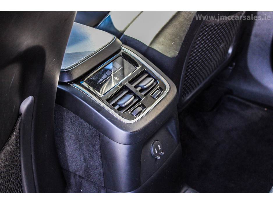 2021 Volvo XC90 RECHARGE PHEV T8 (390hp) R-Design AWD €49,995