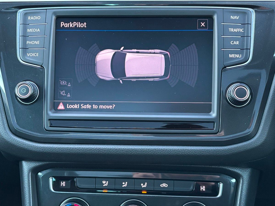 2017 Volkswagen Tiguan - image 14