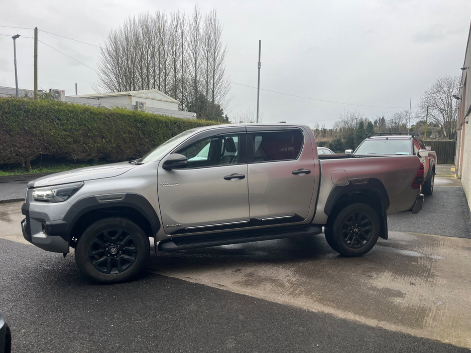 2025 Toyota Hilux - image 5