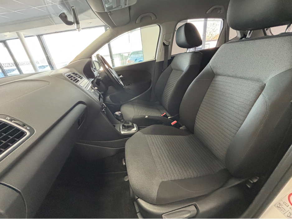 2013 Volkswagen Polo - image 9