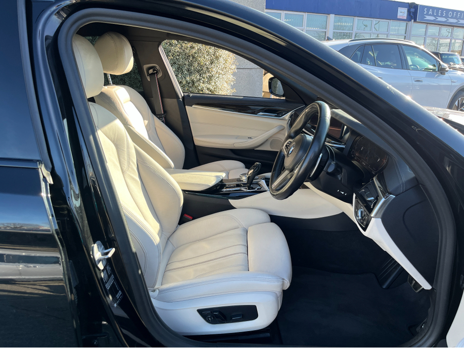 2021 BMW 5 Series - image 9