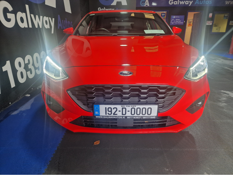 2019 Ford Focus - image 2