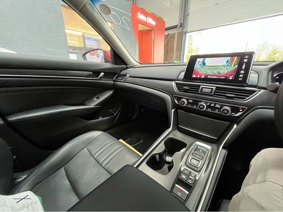 2020 BMW 5 Series - image 23