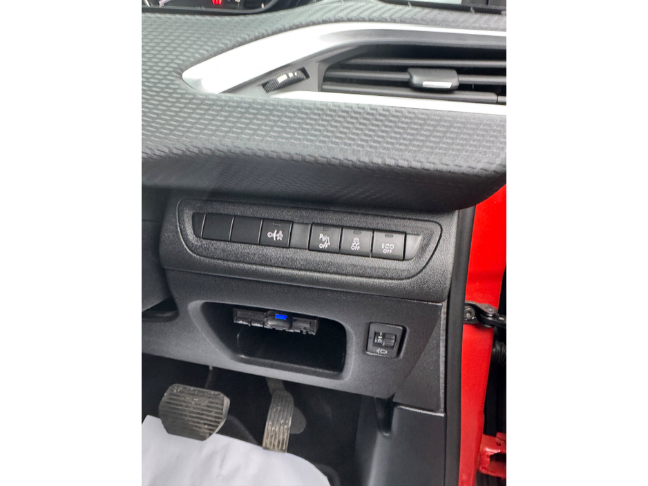 2016 Peugeot 208 1.2 Puretech 82 bhp Access 5dr €9,500