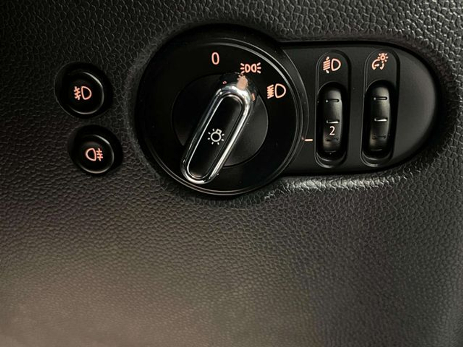 2016 MINI Cooper 1.2 Automatic, Reversing camera €13,895