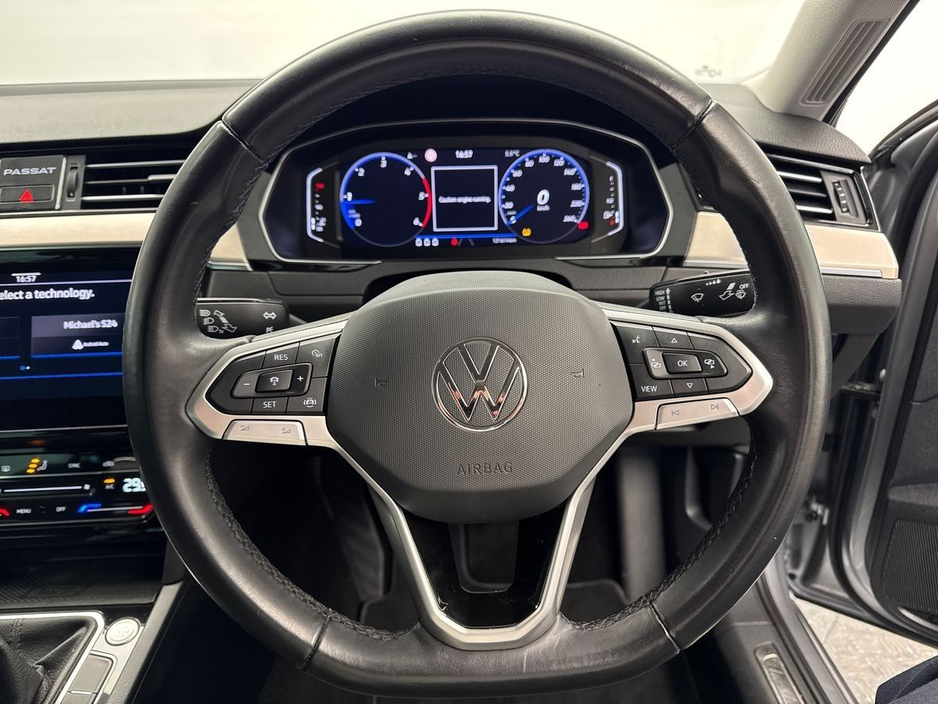 2022 Volkswagen Passat - image 13