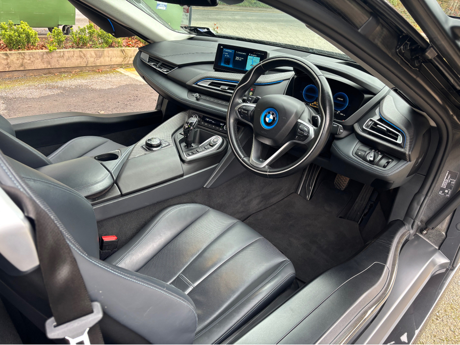 2020 BMW i8 - image 12