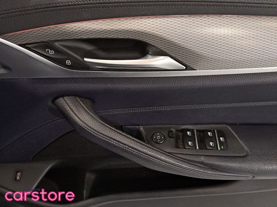 2017 BMW 5 Series - image 17