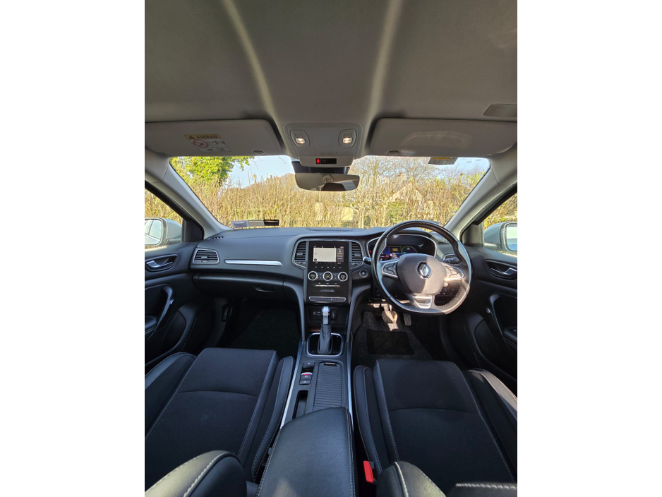 2021 Renault Megane - image 14