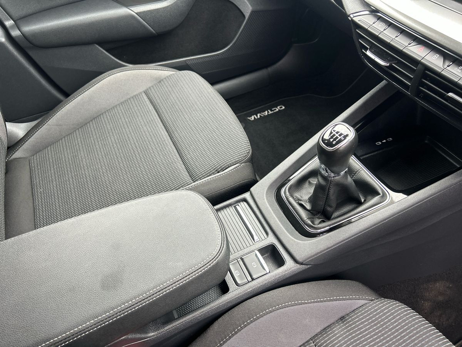 2022 Skoda Octavia - image 20