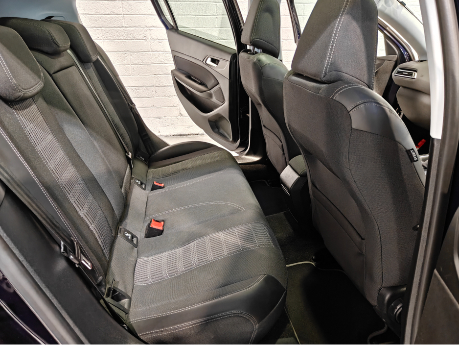 2018 Peugeot 308 - image 18