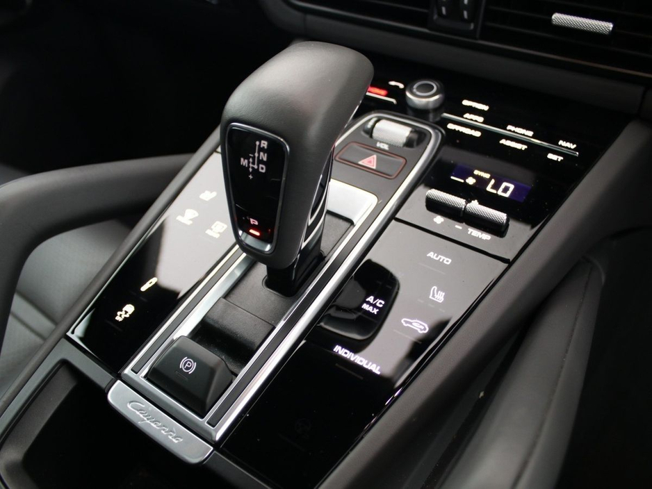 2023 Porsche Cayenne E-Hybrid Platinum Edition €77,000