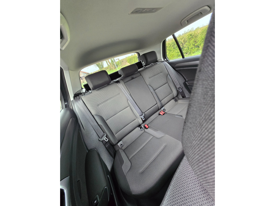 2018 Volkswagen Golf - image 2