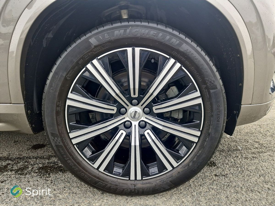 2022 Volvo XC90 - image 6