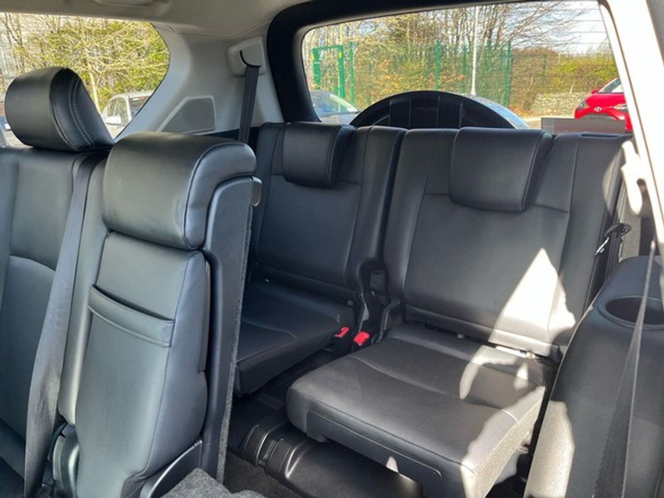 2019 Toyota Landcruiser - image 14