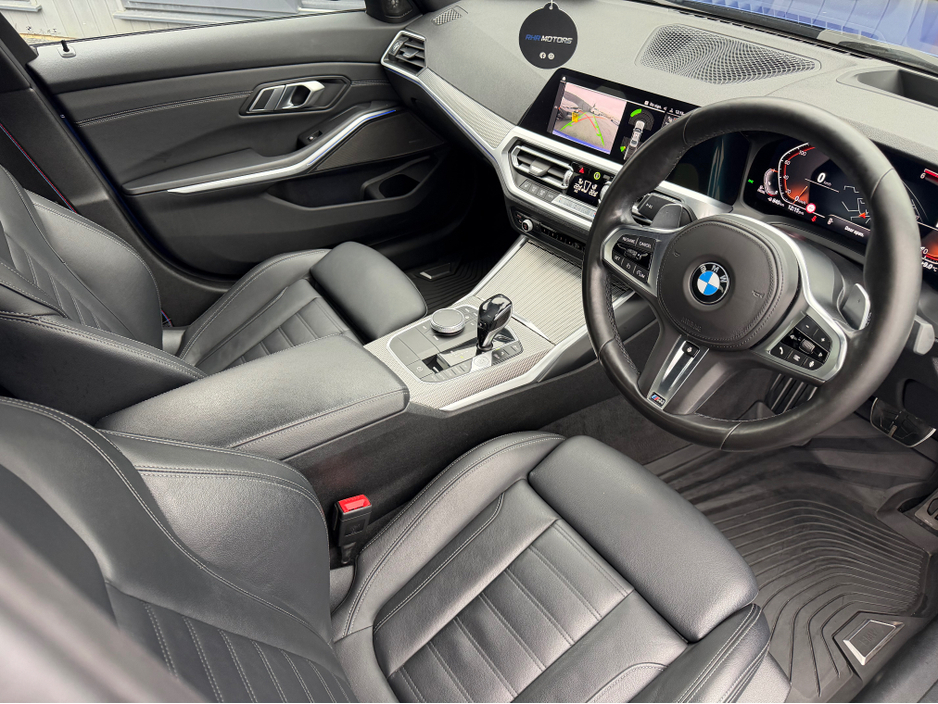 2020 BMW 3 Series - image 19