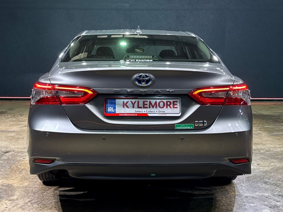 2022 Toyota Camry - image 4