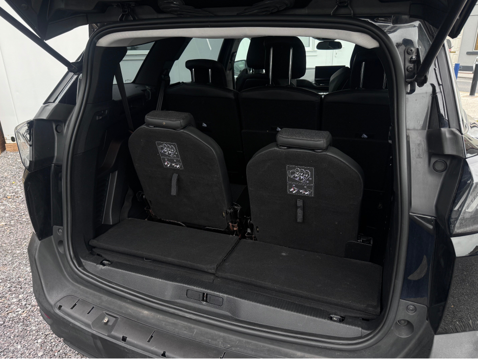 2021 Peugeot 5008 - image 11