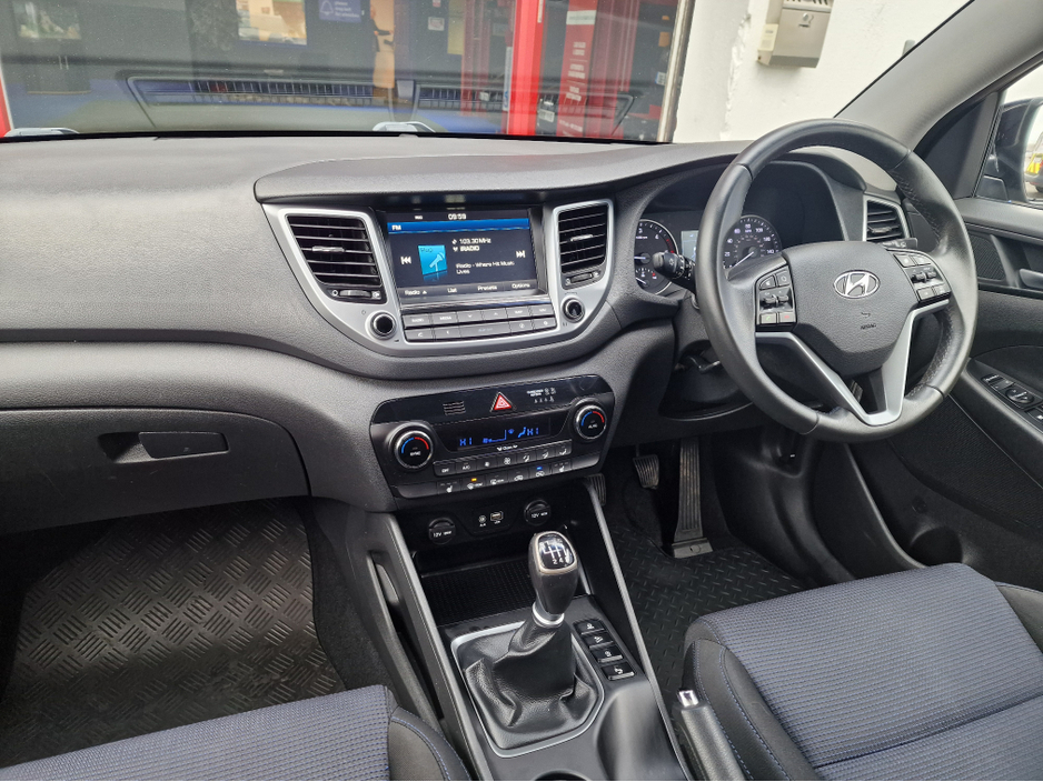 2017 Hyundai Tucson - image 28