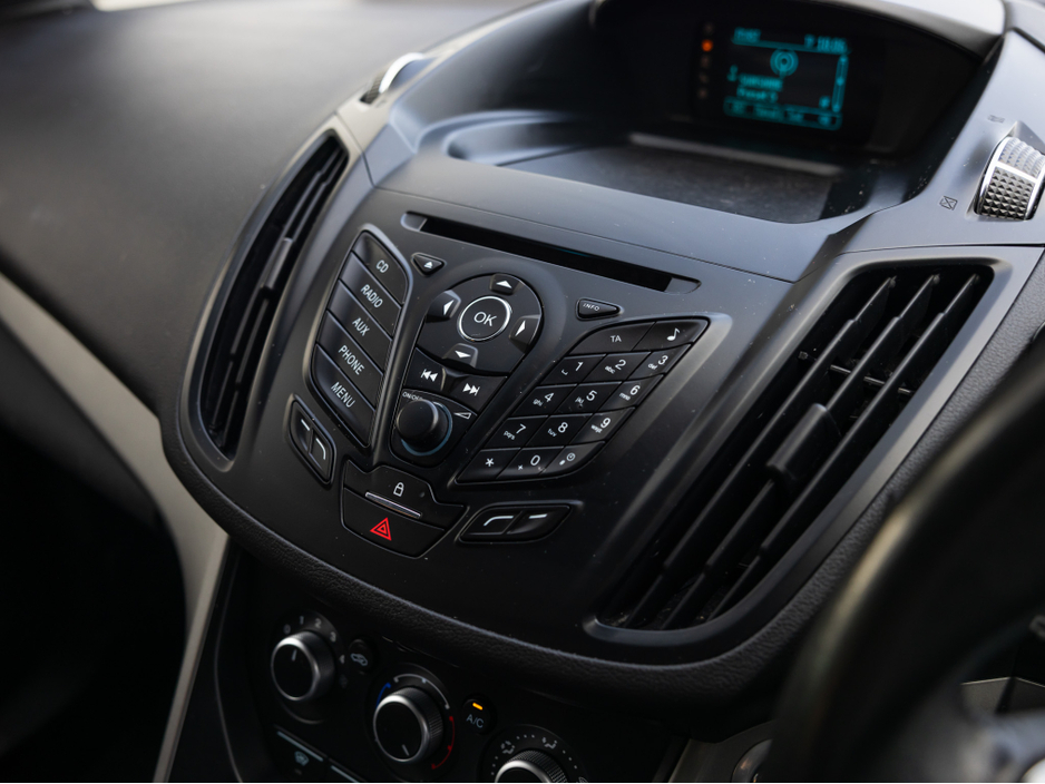 2015 Ford Kuga ZETEC 2.0 TDCI 120PS FWD 4 4DR €11,950