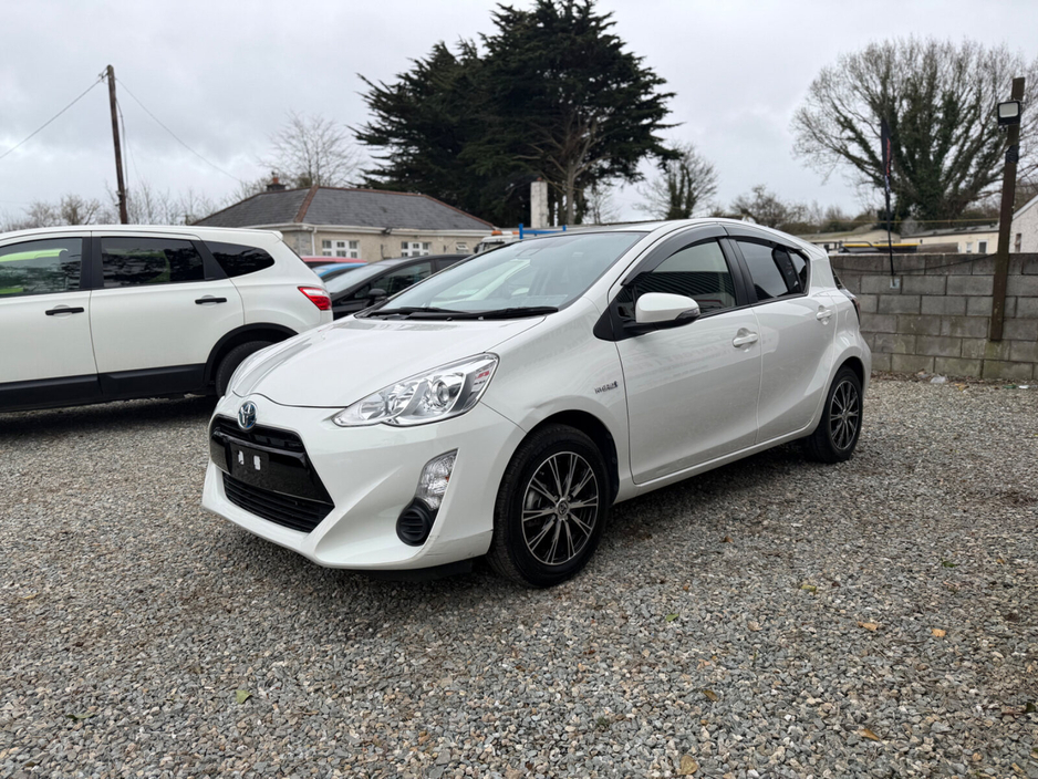 2017 Toyota Aqua - image 3