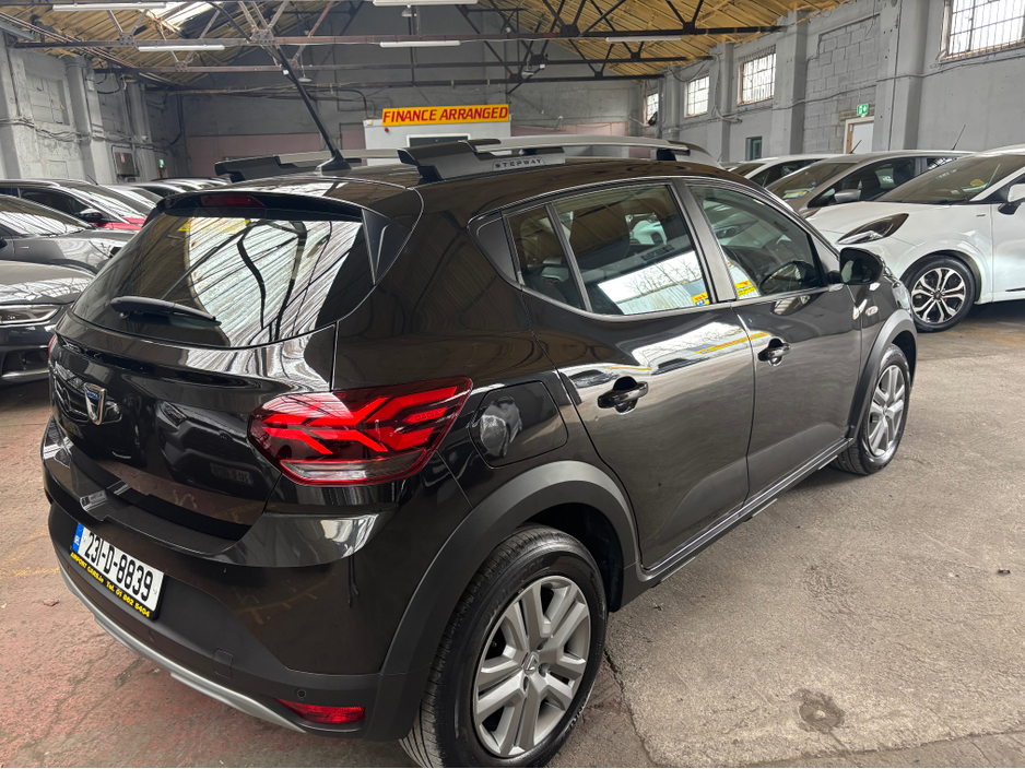 2023 Dacia Sandero Stepway - image 2