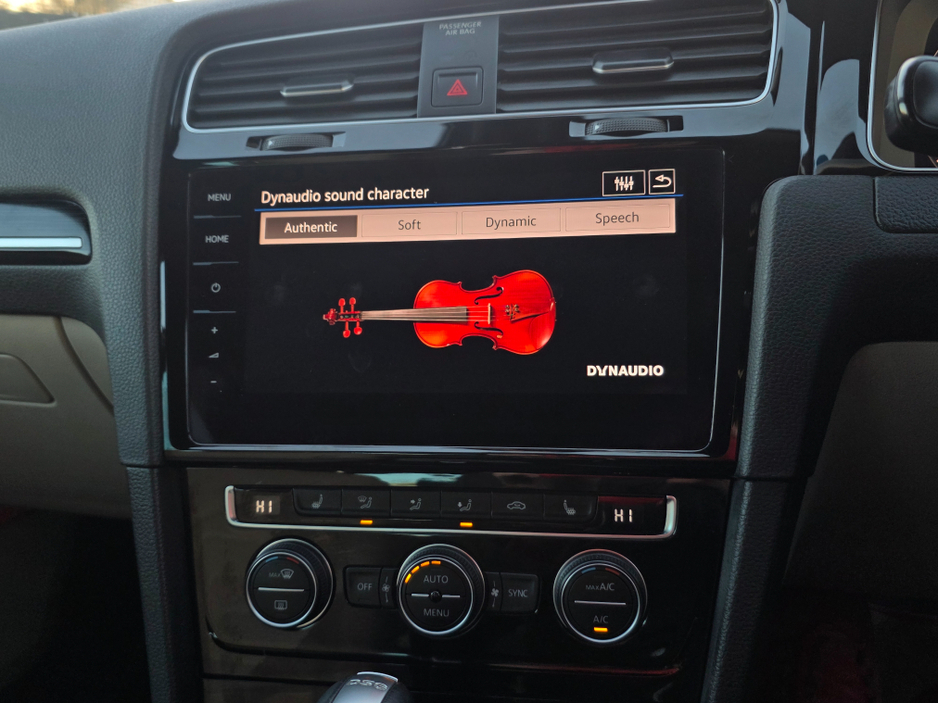 2019 Volkswagen Golf FULL CREAM LEATHER SEATS  ELECTRIC HEATED SEATS SAT NAV PACK - VIRTUAL CLOCKS -REVERSE CAMERA - NAVIGATION - CARPLAY - ANDROID AUTO- BLIND SPOT REAR TRAFFIC ASSIST - DISCOVER PRO €21,950