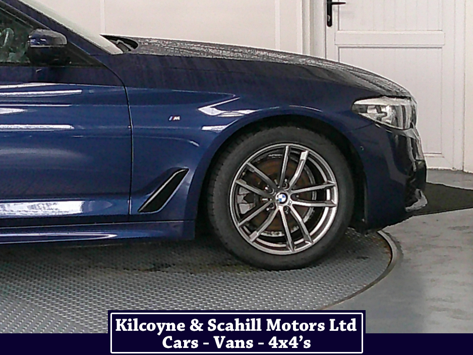 2019 BMW 5 Series - image 34