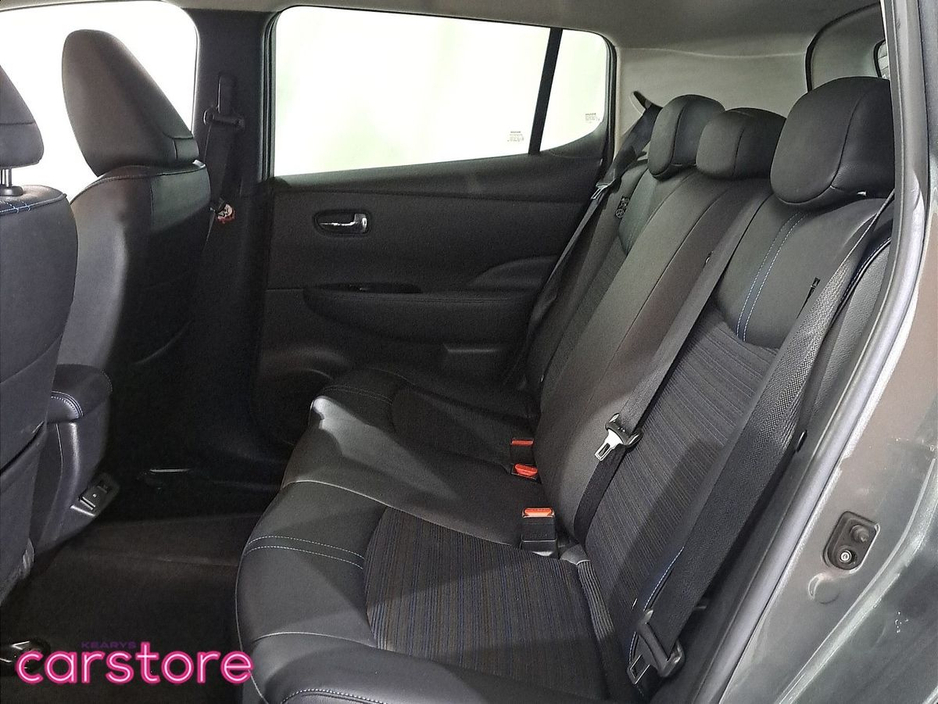 2023 Nissan Leaf - image 10