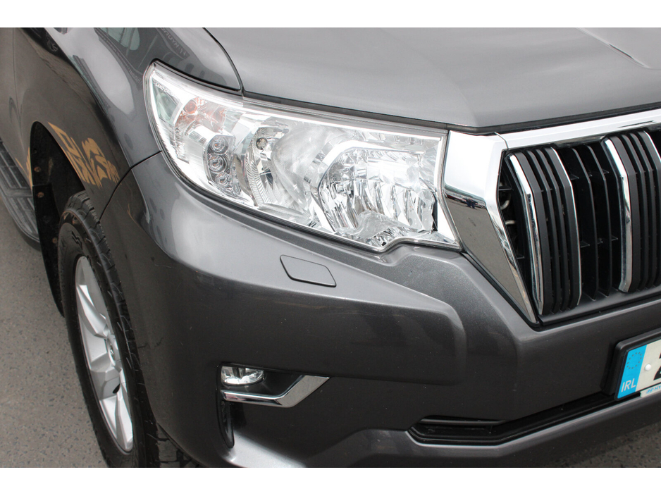 2022 Toyota Landcruiser - image 9