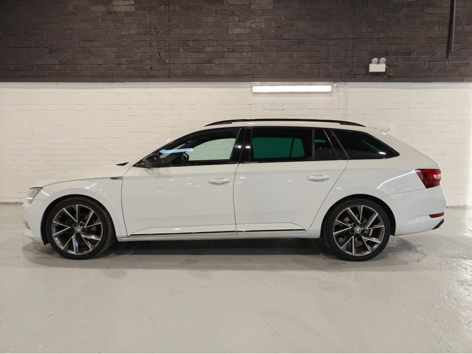 2018 Skoda Superb - image 5