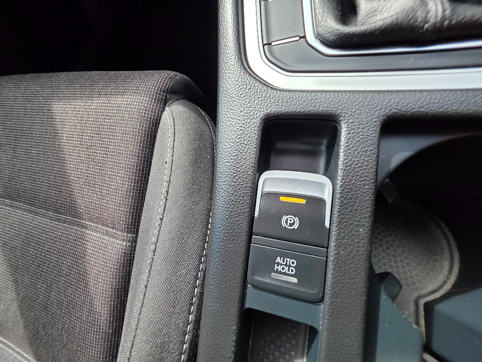 2016 Volkswagen Passat - image 14