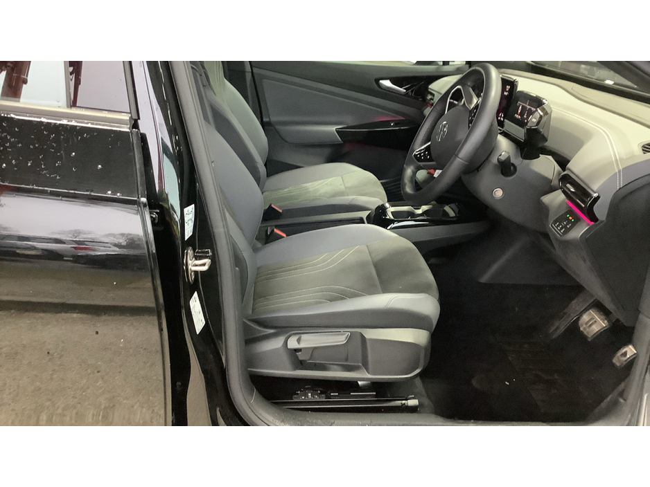 2023 Volkswagen ID.4 - image 7