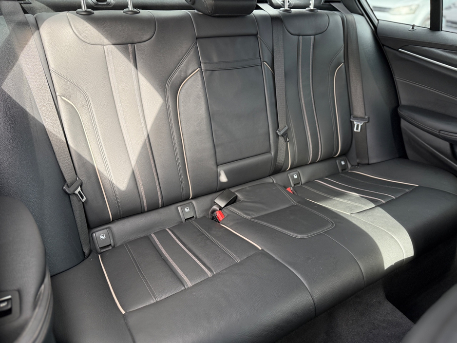 2022 BMW 5 Series - image 22