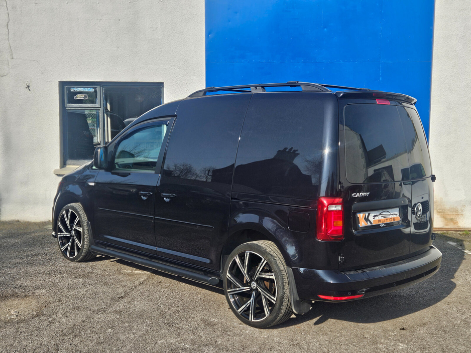 2020 Volkswagen Caddy - image 5