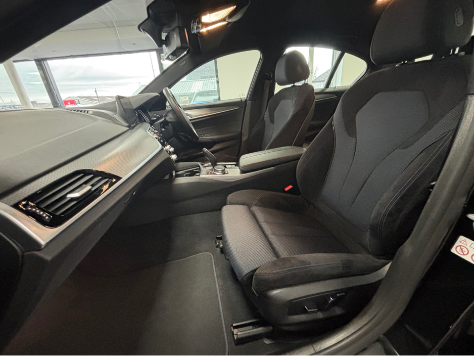 2020 BMW 5 Series - image 12