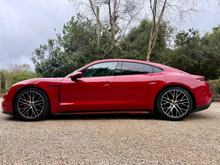 2021 Porsche Taycan - image 7