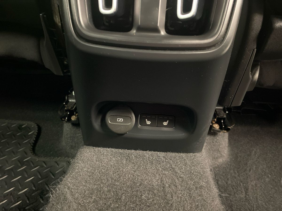 2022 Volvo XC40 - image 15