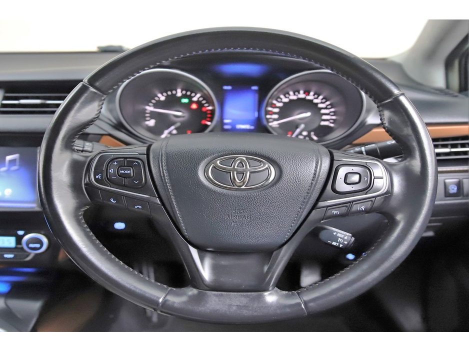 2017 Toyota Avensis - image 13