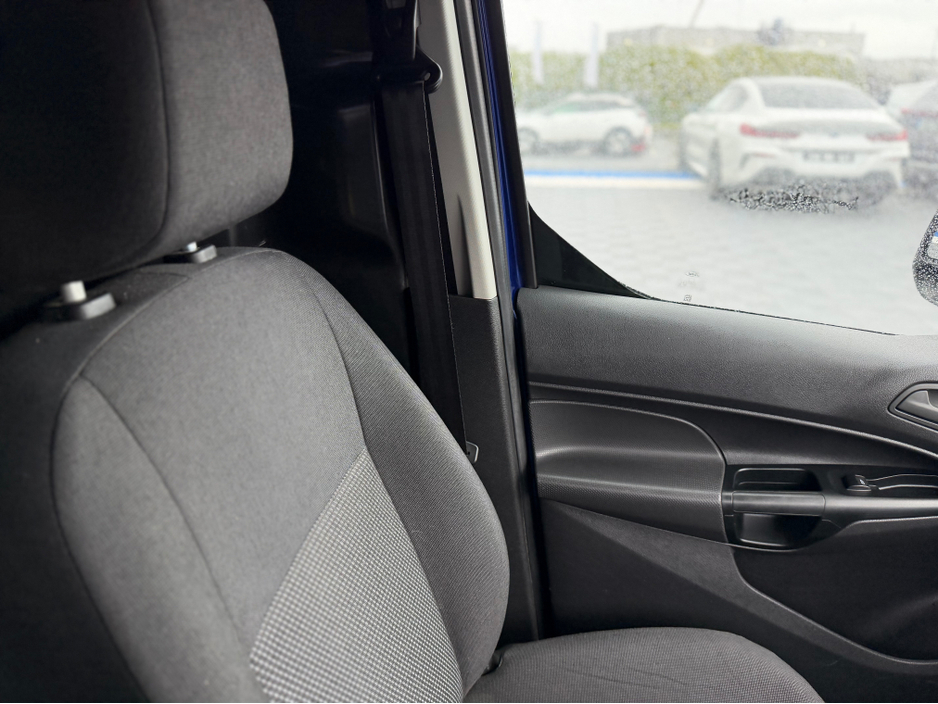 2017 Ford Transit Connect - image 24