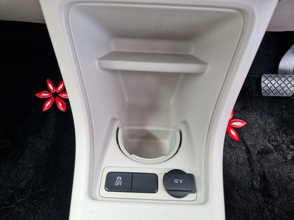 2012 Volkswagen up! - image 31