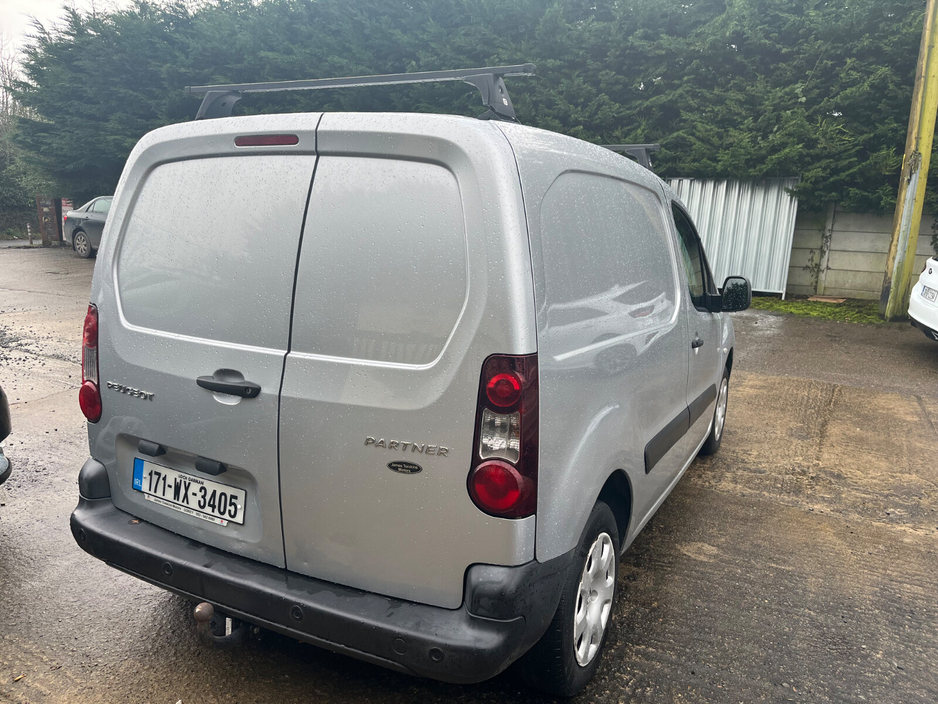 2017 Peugeot Partner - image 3