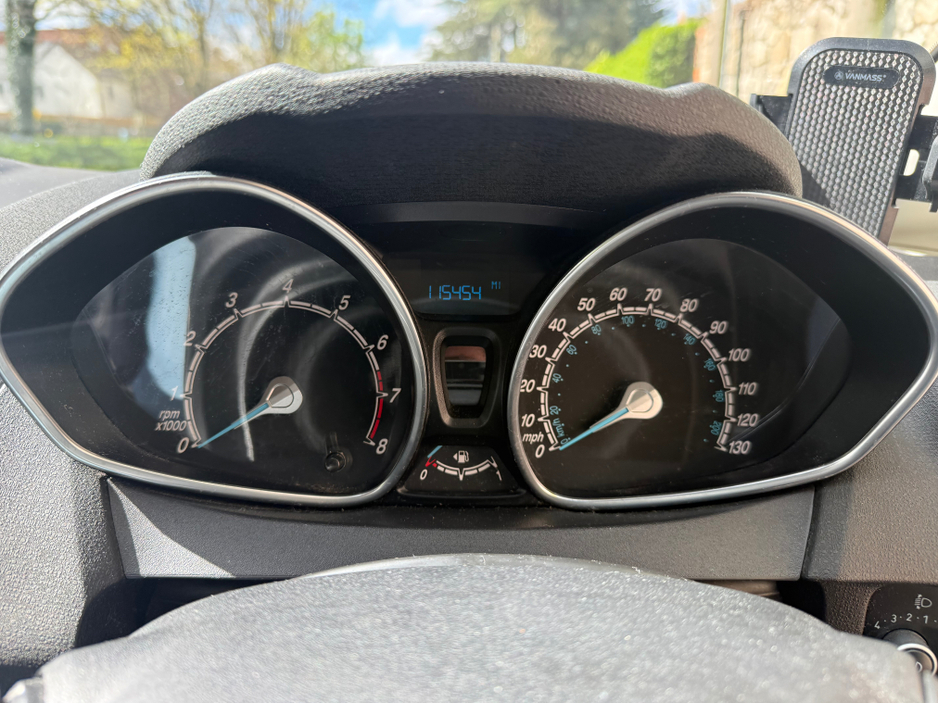 2013 Ford Fiesta - image 14