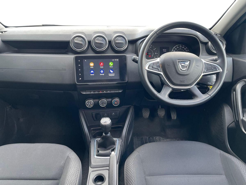 2022 Dacia Duster - image 2