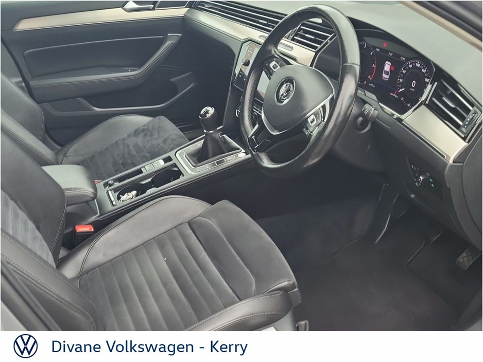 2018 Volkswagen Passat - image 8